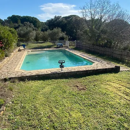 In Mas Uzes Zwembad En Grote Tuin