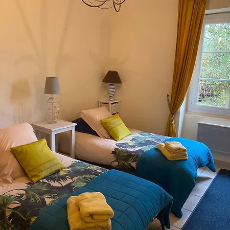 Tatil Evi In Mas Uzes Zwembad En Grote Tuin