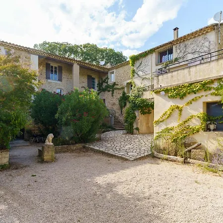 In Mas Uzes Zwembad En Grote Tuin Tatil Evi Tresques
