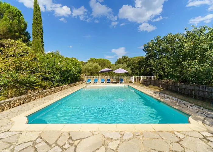 In Mas Uzes Zwembad En Grote Tuin